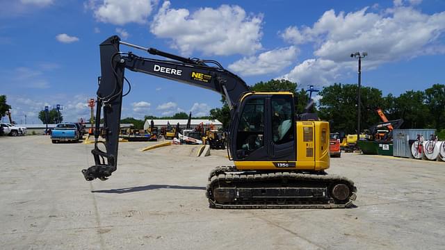 Image of John Deere 135G equipment image 2