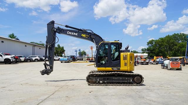 Image of John Deere 135G equipment image 3