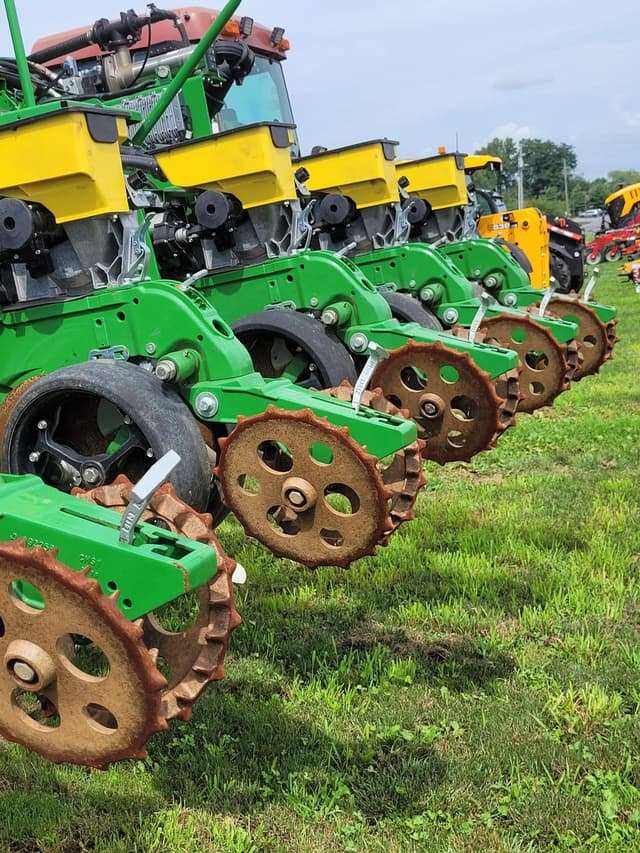 Image of John Deere 1795 equipment image 1