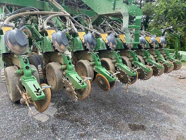 Image of John Deere 1795 equipment image 4