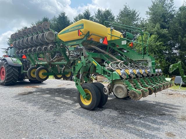Image of John Deere 1795 equipment image 1