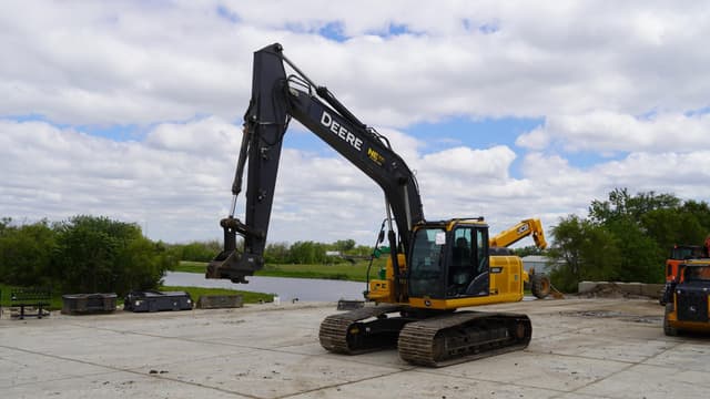Image of John Deere 200G equipment image 2