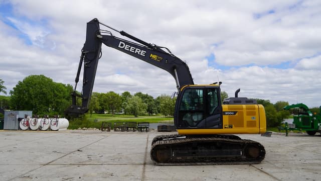 Image of John Deere 200G equipment image 4