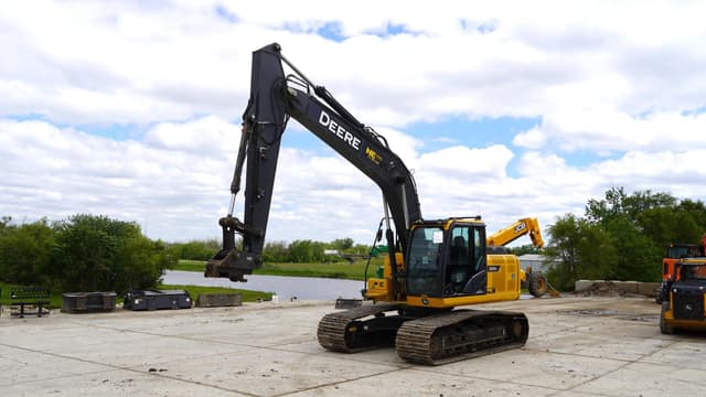 Image of John Deere 200G equipment image 1