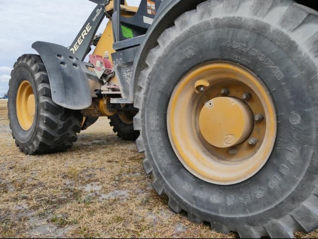 Image of John Deere 204L equipment image 4