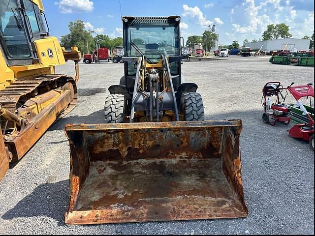 Image of John Deere 204L equipment image 3
