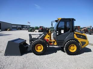 Main image John Deere 204L 3