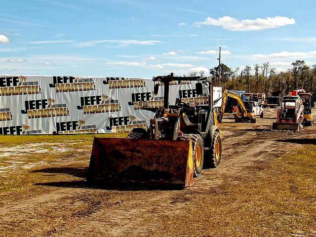 Image of John Deere 204L equipment image 1