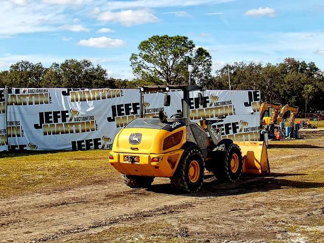 Image of John Deere 204L equipment image 4