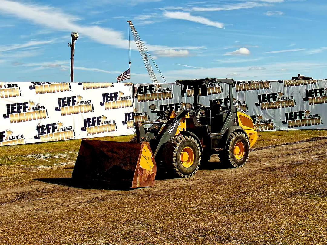 Image of John Deere 204L Primary image