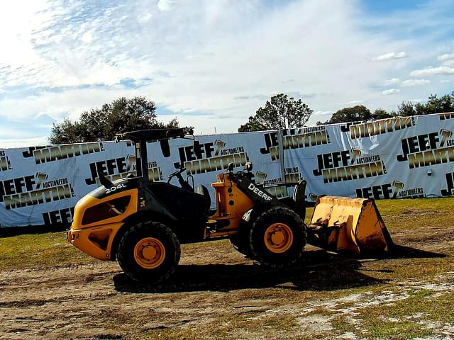 Image of John Deere 204L equipment image 3