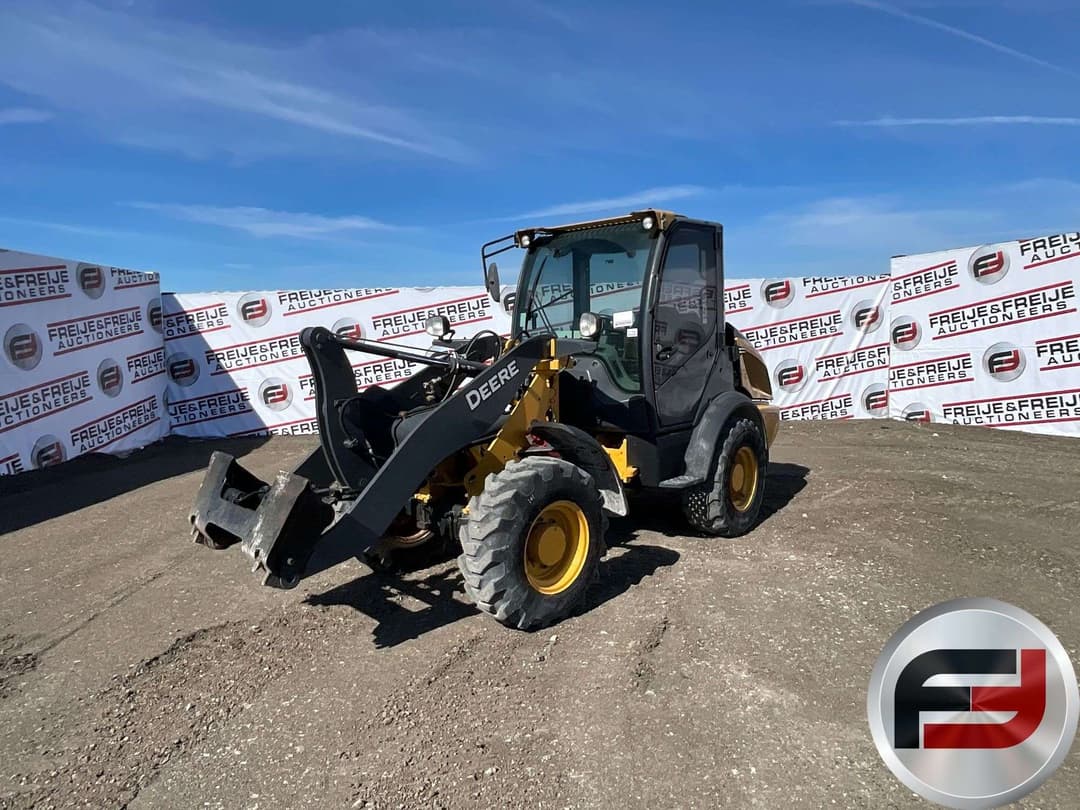 Image of John Deere 204L Primary image