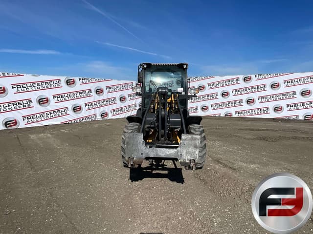 Image of John Deere 204L equipment image 1