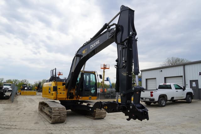 Image of John Deere 210G LC equipment image 4