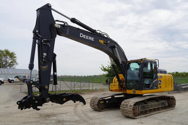 Image of John Deere 210G LC equipment image 2