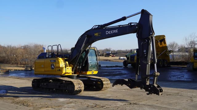 Image of John Deere 210G LC equipment image 4