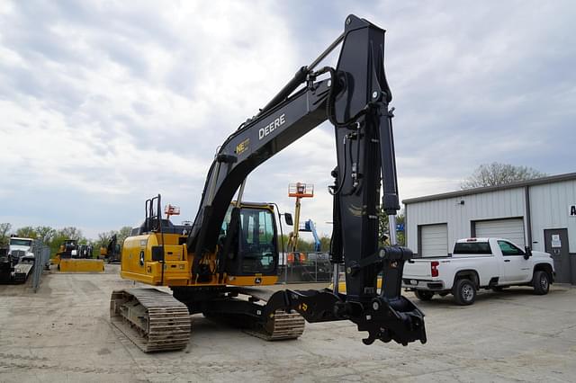 Image of John Deere 210G LC equipment image 4
