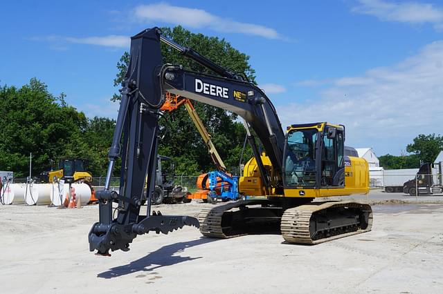 Image of John Deere 210G LC equipment image 2