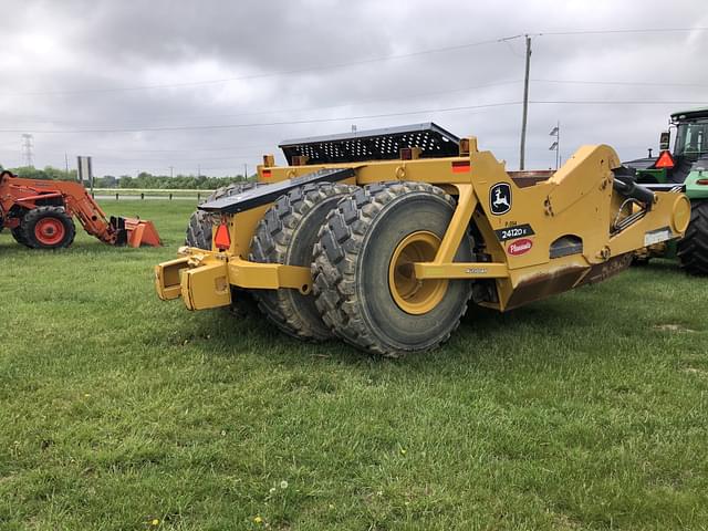 Image of John Deere 2412DE equipment image 3