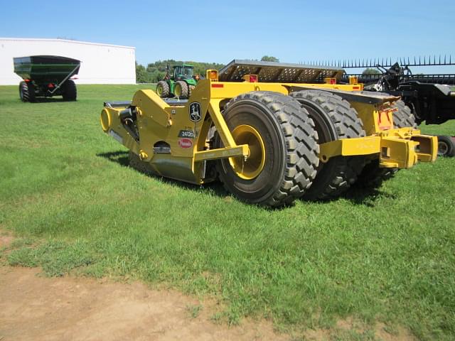 Image of John Deere 2412DE equipment image 2