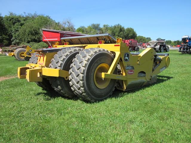 Image of John Deere 2412DE equipment image 4