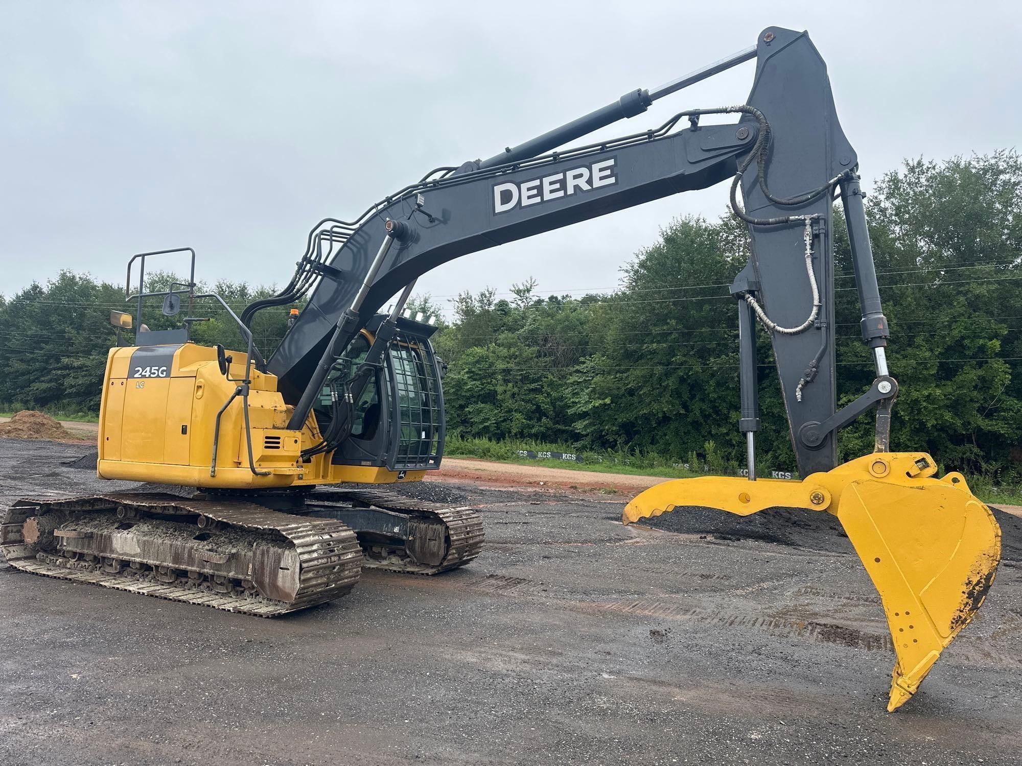 2021 John Deere 245G LC Equipment Image0