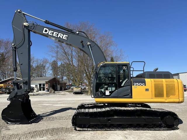 Image of John Deere 250G LC equipment image 2