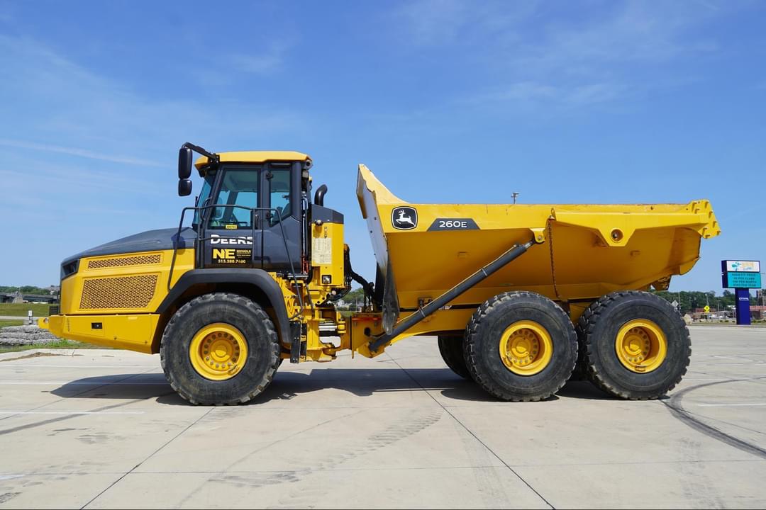 Image of John Deere 260E Primary image