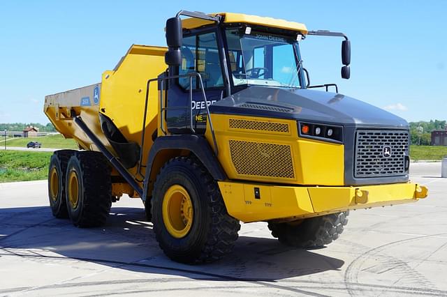 Image of John Deere 260E equipment image 4