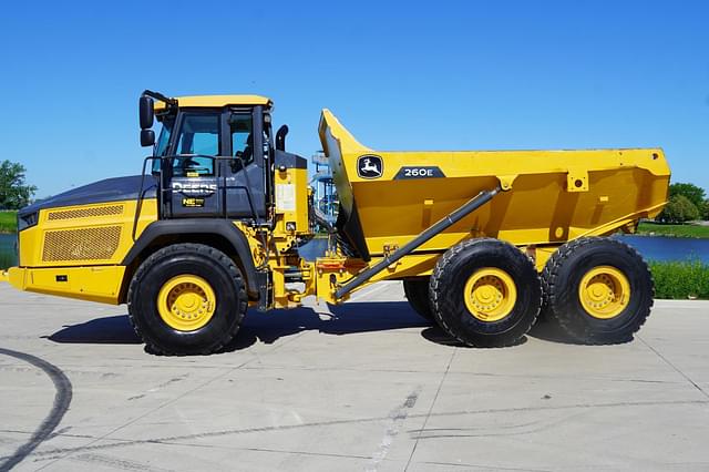 Image of John Deere 260E equipment image 1