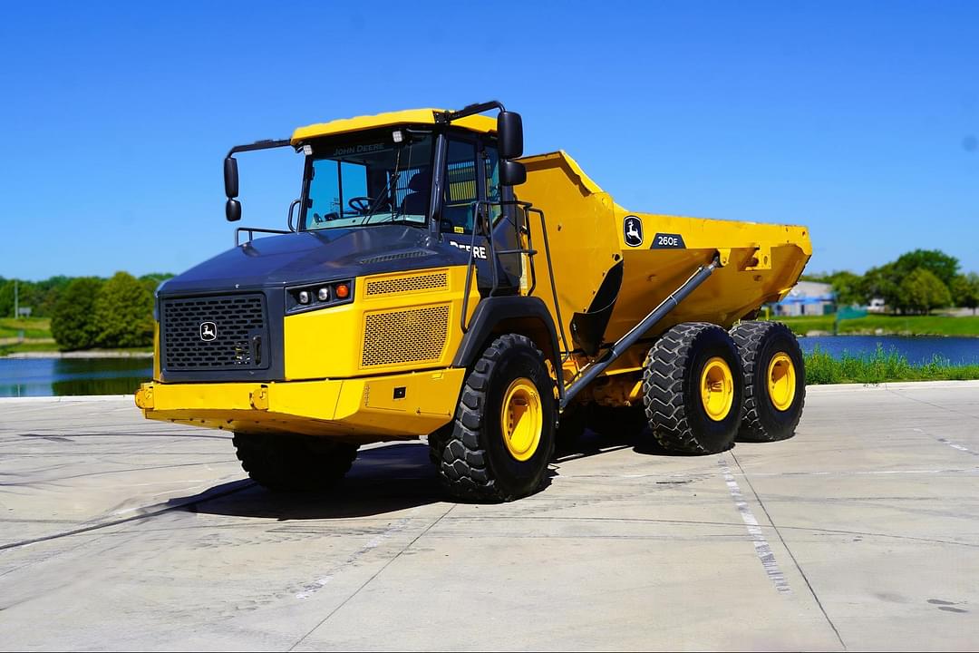 Image of John Deere 260E Primary image