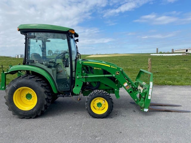 2022 John Deere 3046R Equipment Image0