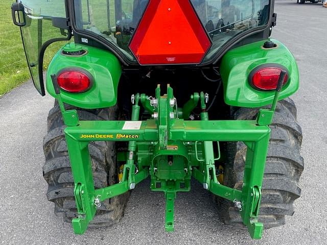 Image of John Deere 3046R equipment image 3