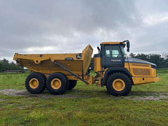 Image of John Deere 310E equipment image 3