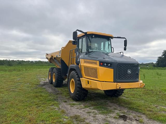 Image of John Deere 310E equipment image 2