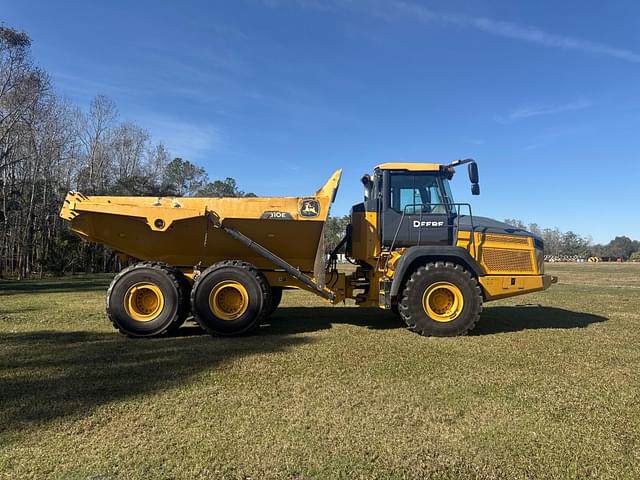 Image of John Deere 310E equipment image 3