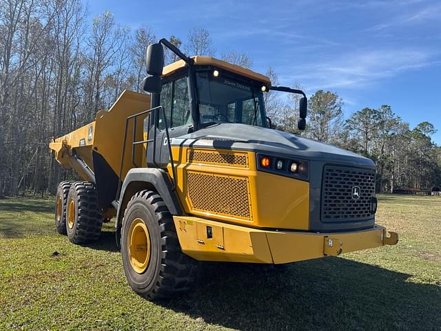 Image of John Deere 310E equipment image 2