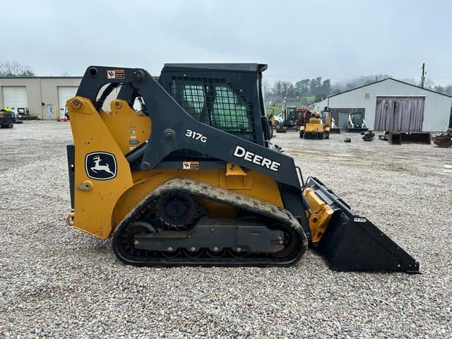 Image of John Deere 317G equipment image 4