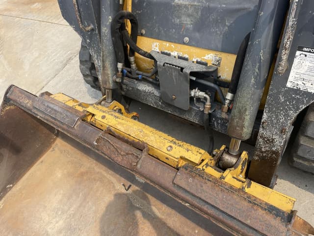 Image of John Deere 317G equipment image 4