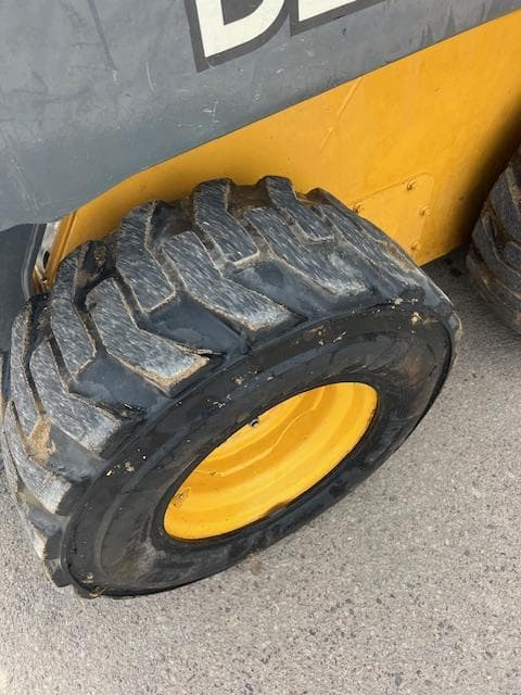 Image of John Deere 320G equipment image 4