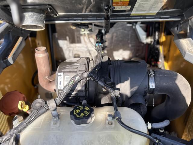 Image of John Deere 324G equipment image 4