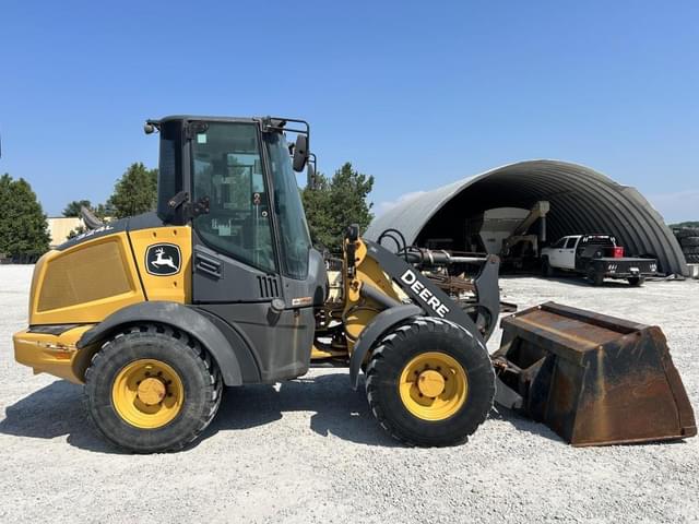 Image of John Deere 324L equipment image 3
