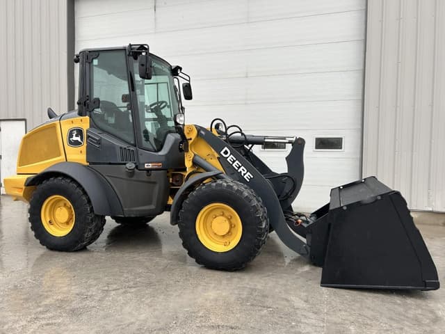 Image of John Deere 324L equipment image 1