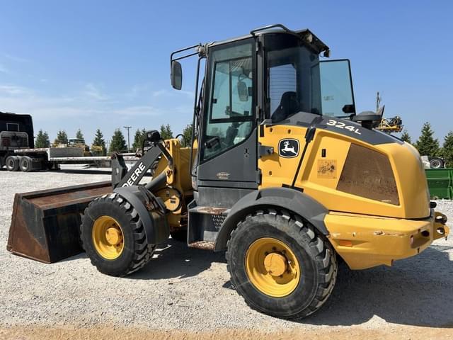 Image of John Deere 324L equipment image 4