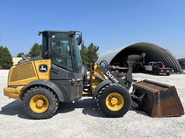 Image of John Deere 324L equipment image 3