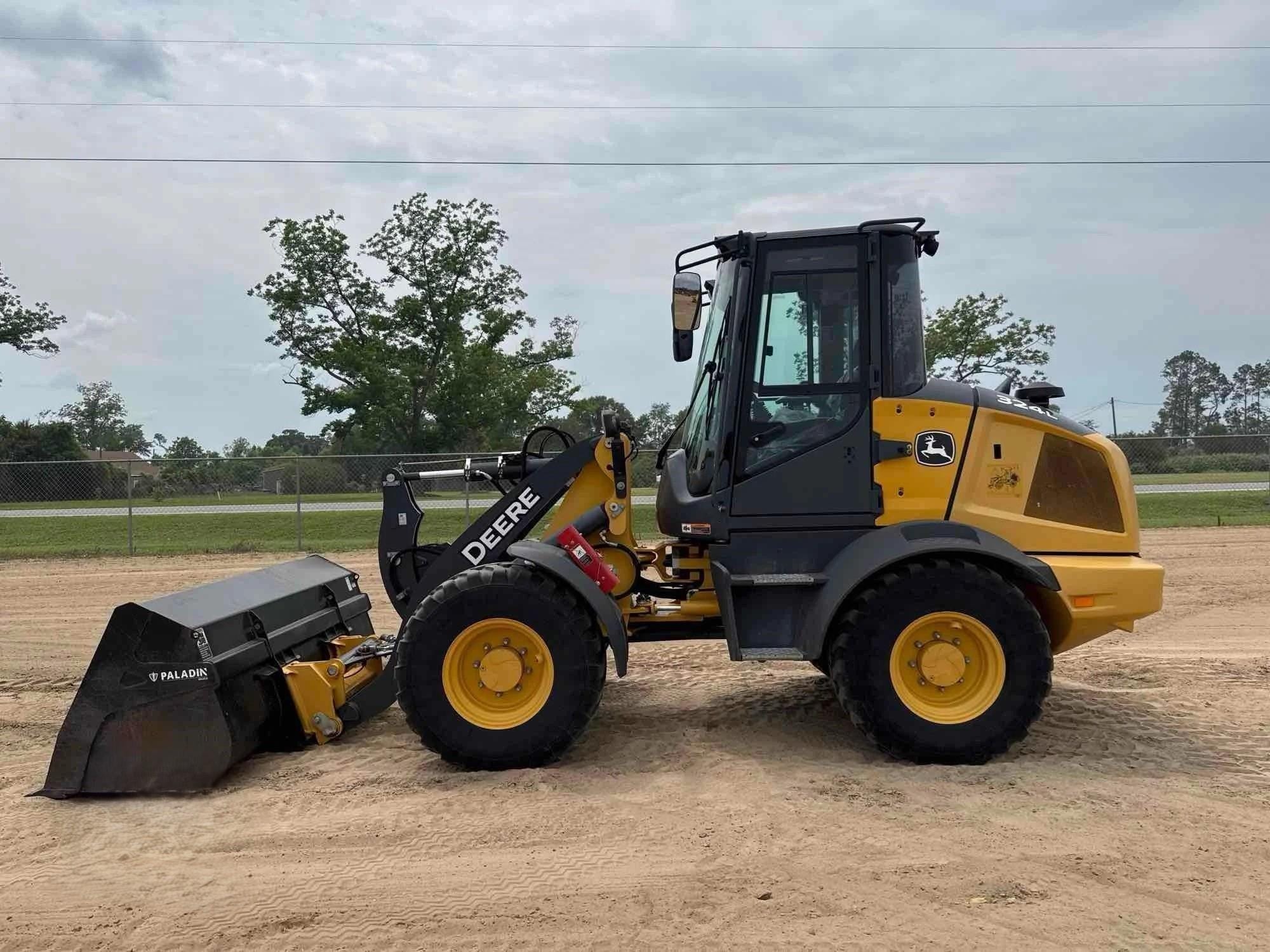 2021 John Deere 324L Equipment Image0