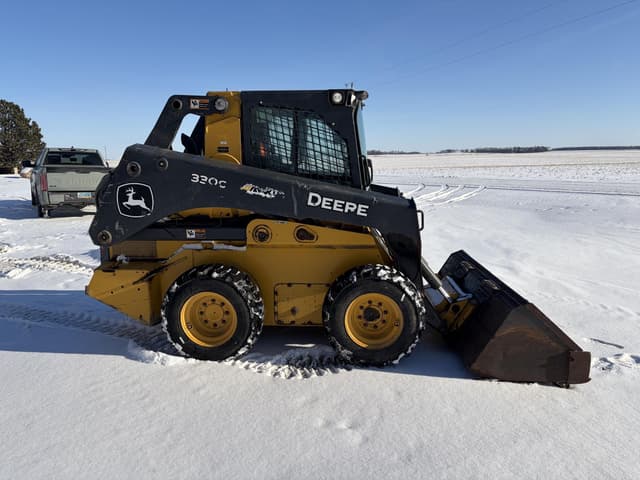 Image of John Deere 330G equipment image 1
