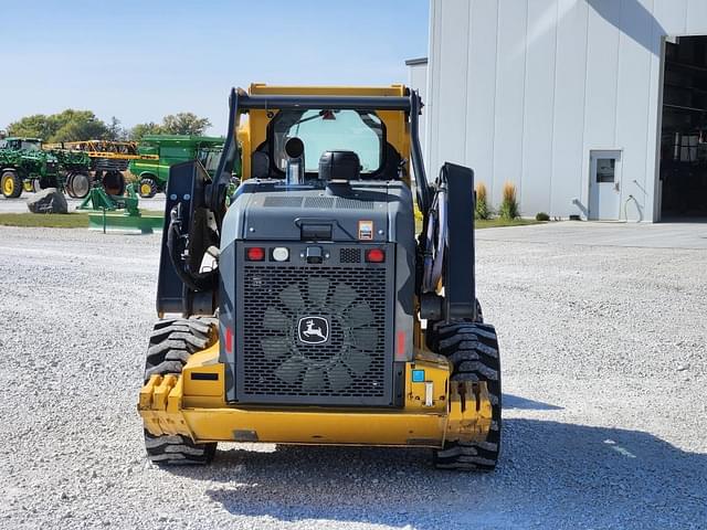 Image of John Deere 332G equipment image 3