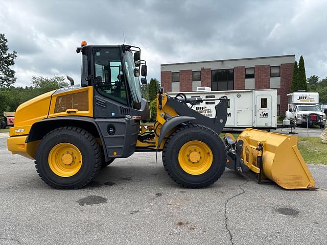 Image of John Deere 344L equipment image 3