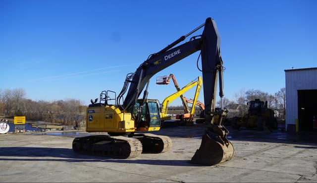 Image of John Deere 345G LC equipment image 4
